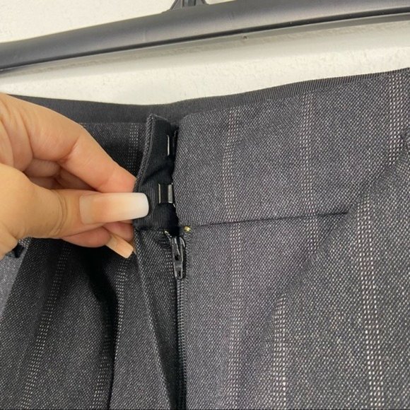 Armani Collezioni Woman’s Gray Wool Pants Size 2 - Picture 5 of 7